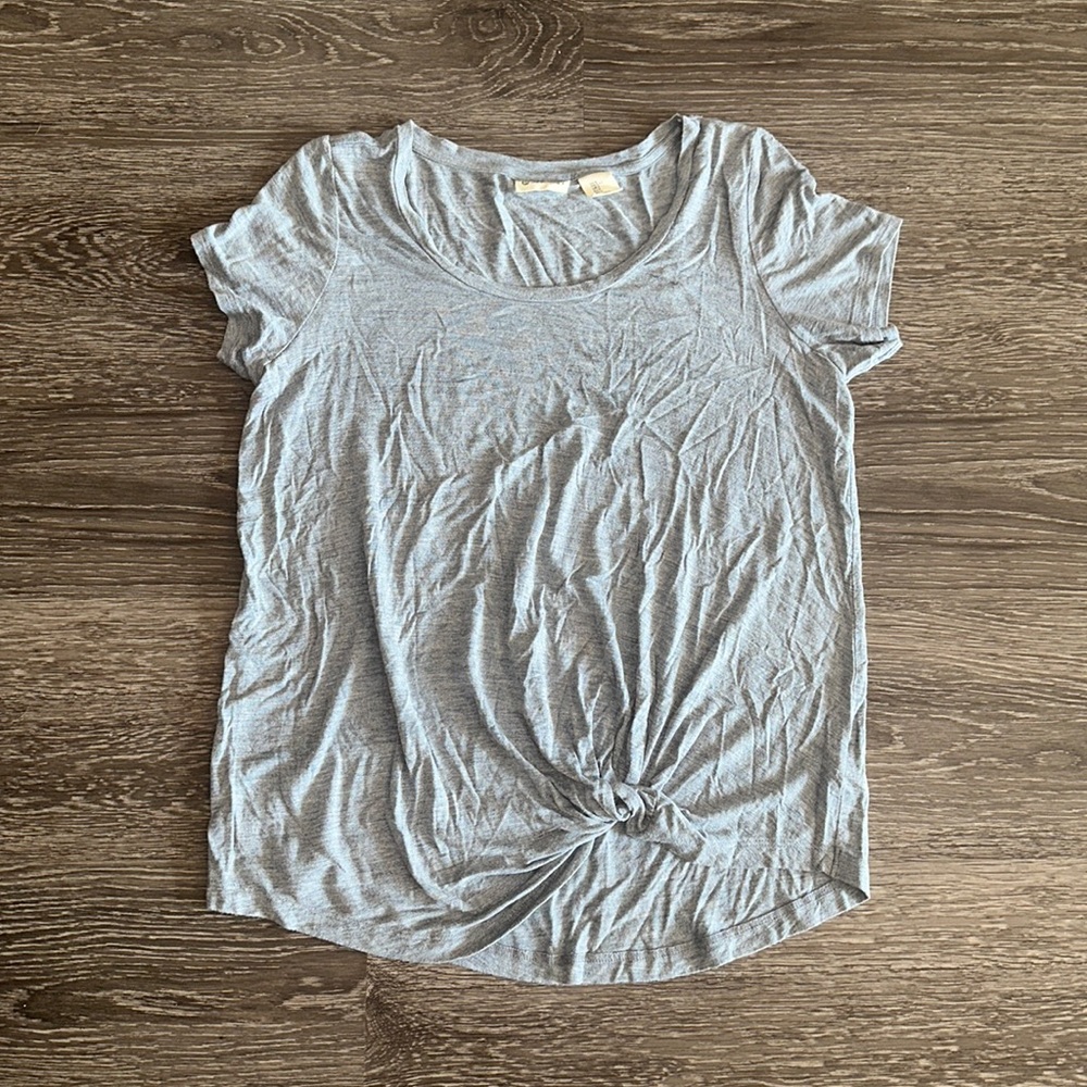 Akini loose short sleeve shirt with twist knot
